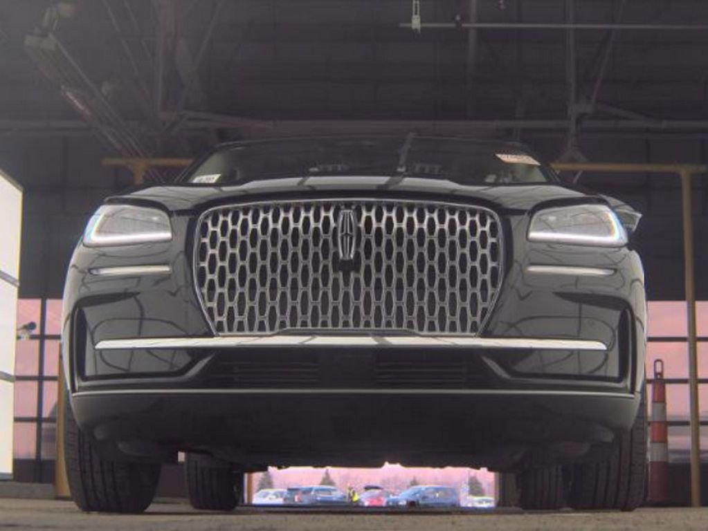 Used 2025 Lincoln Corsair AWD w/ Equipment Group 101A image 4