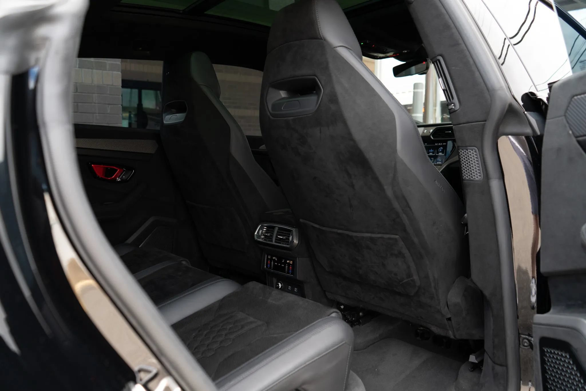 Used 2024 Lamborghini Urus Performante AWD/4WD image 34