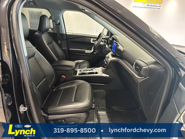 Used 2023 Ford Explorer XLT w/ Equipment Group 202A image 5