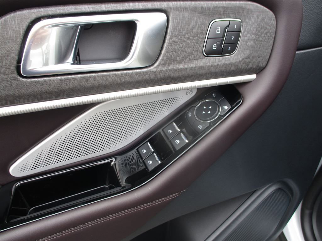 New 2026 Ford Explorer Platinum image 11