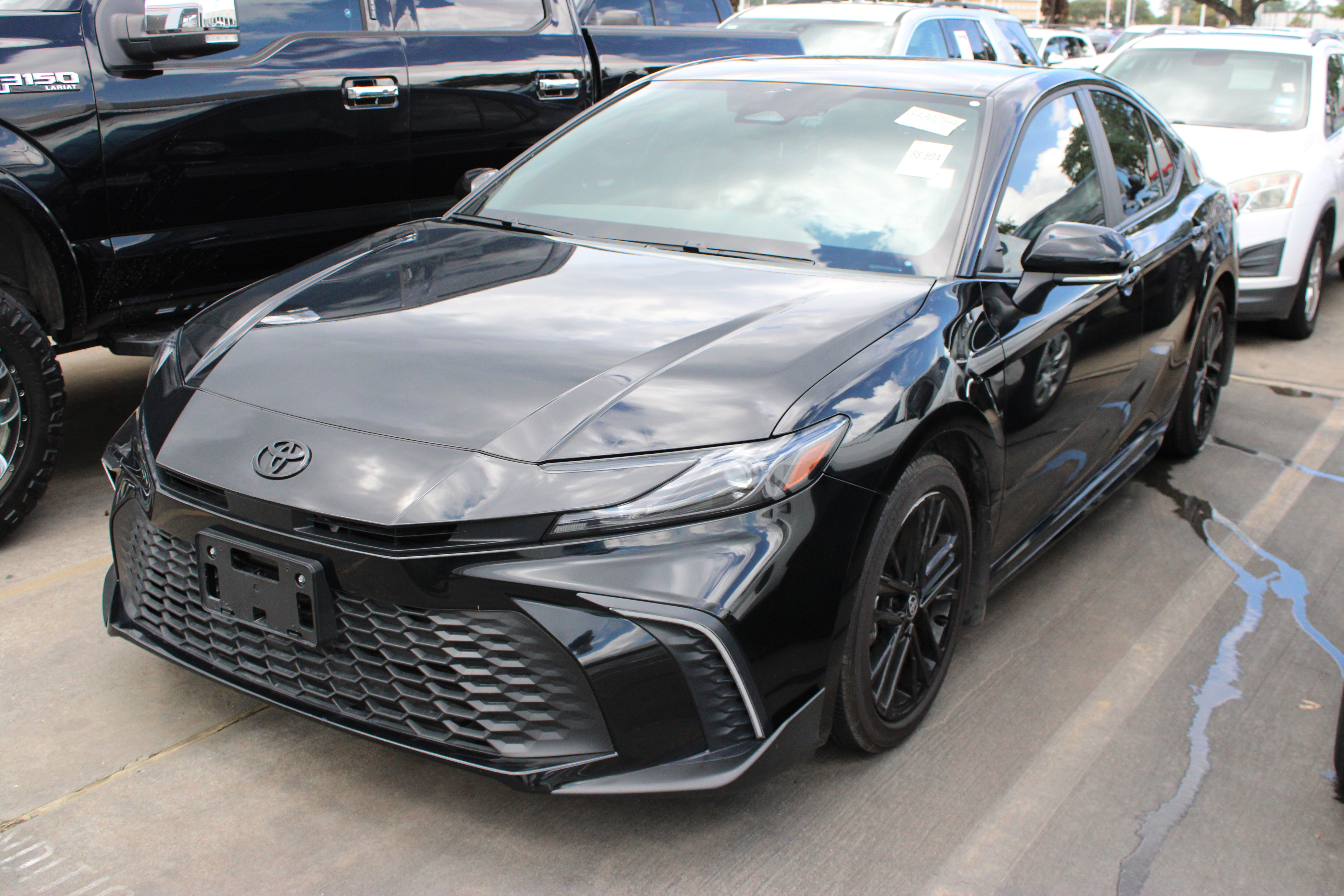Used 2026 Toyota Camry SE FWD image 5