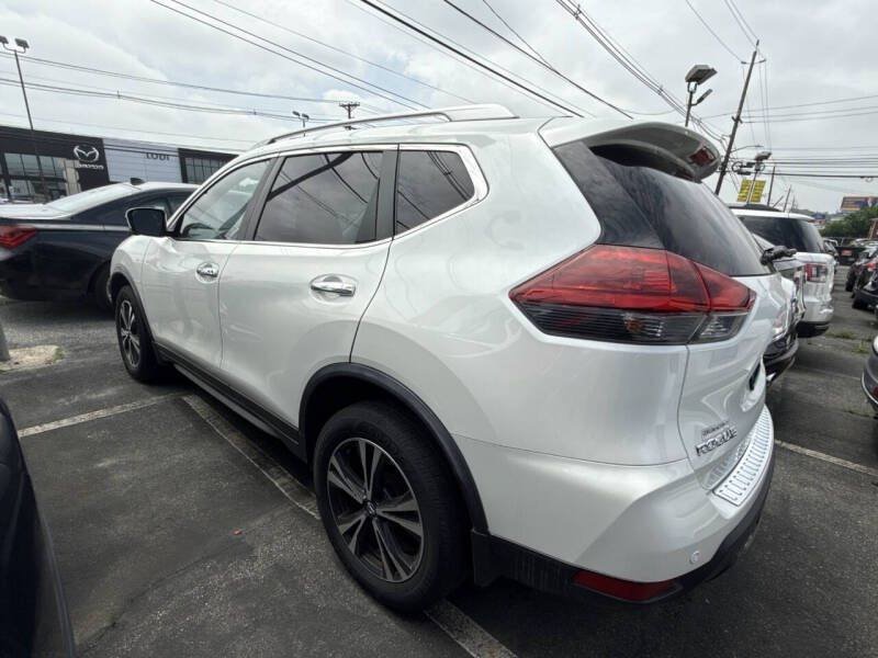 Used 2019 Nissan Rogue SV w/ Premium Package AWD/4WD image 6