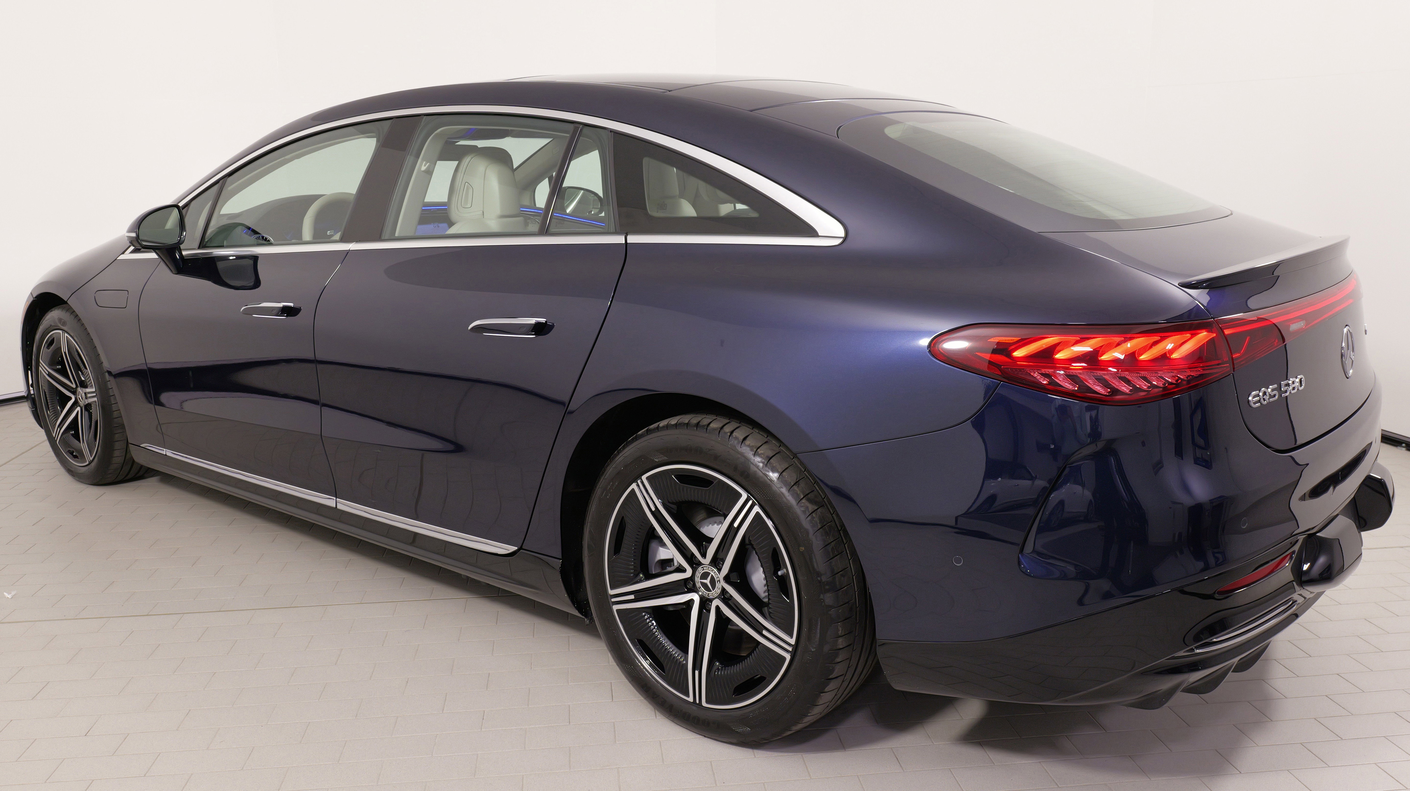 Used 2023 Mercedes-Benz EQS 580 4MATIC Sedan image 18