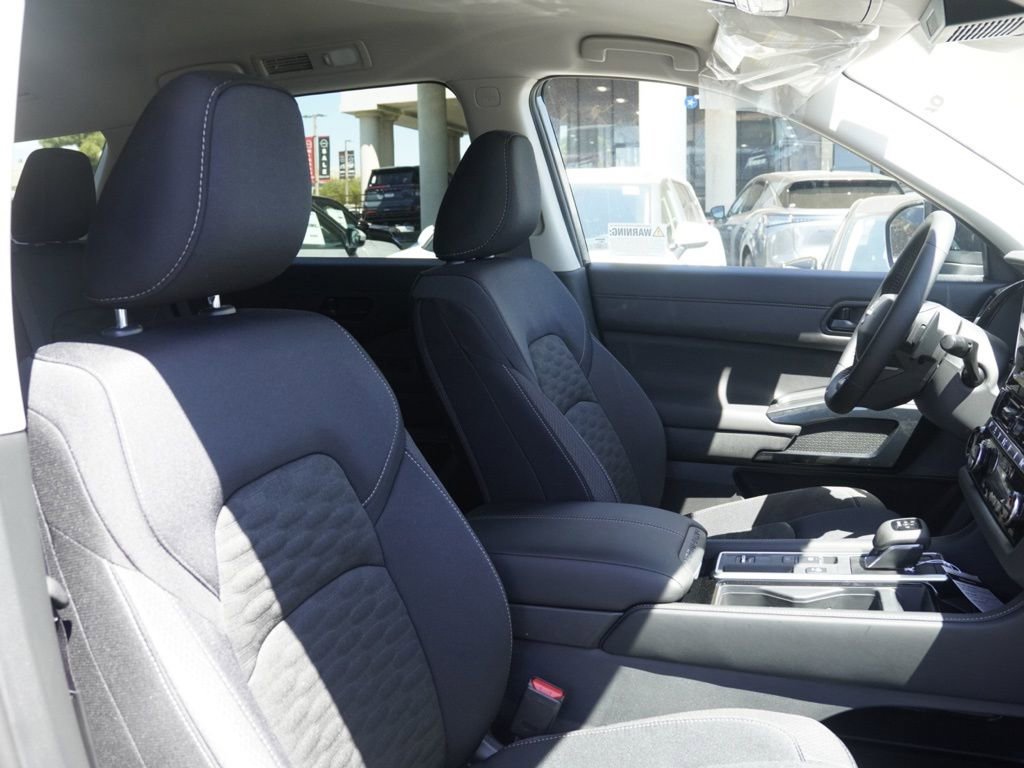 New 2026 Nissan Pathfinder SV image 18