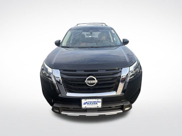 Used 2025 Nissan Pathfinder Platinum w/ Cargo Package AWD/4WD image 9