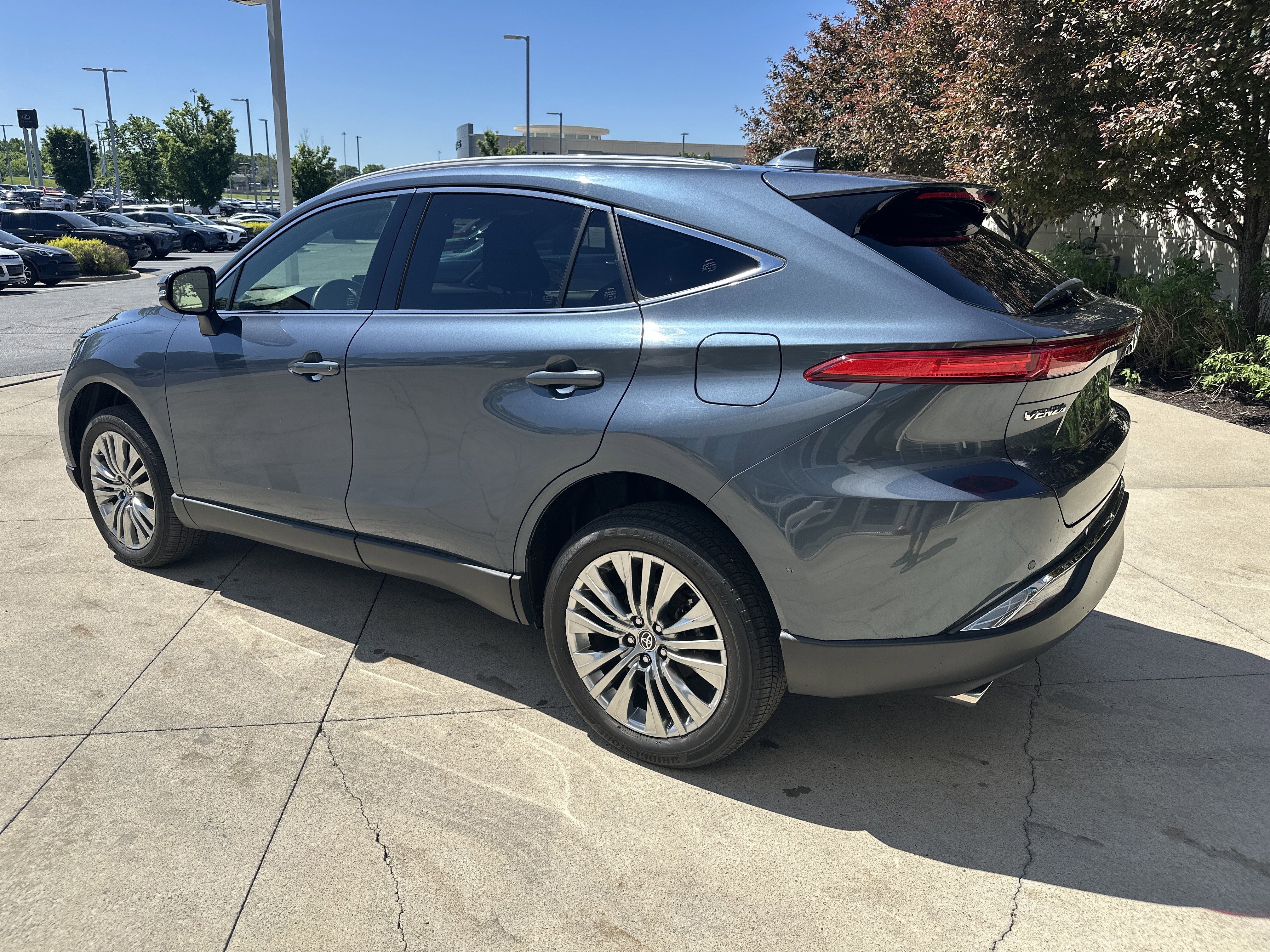 Used 2022 Toyota Venza Limited AWD/4WD image 7