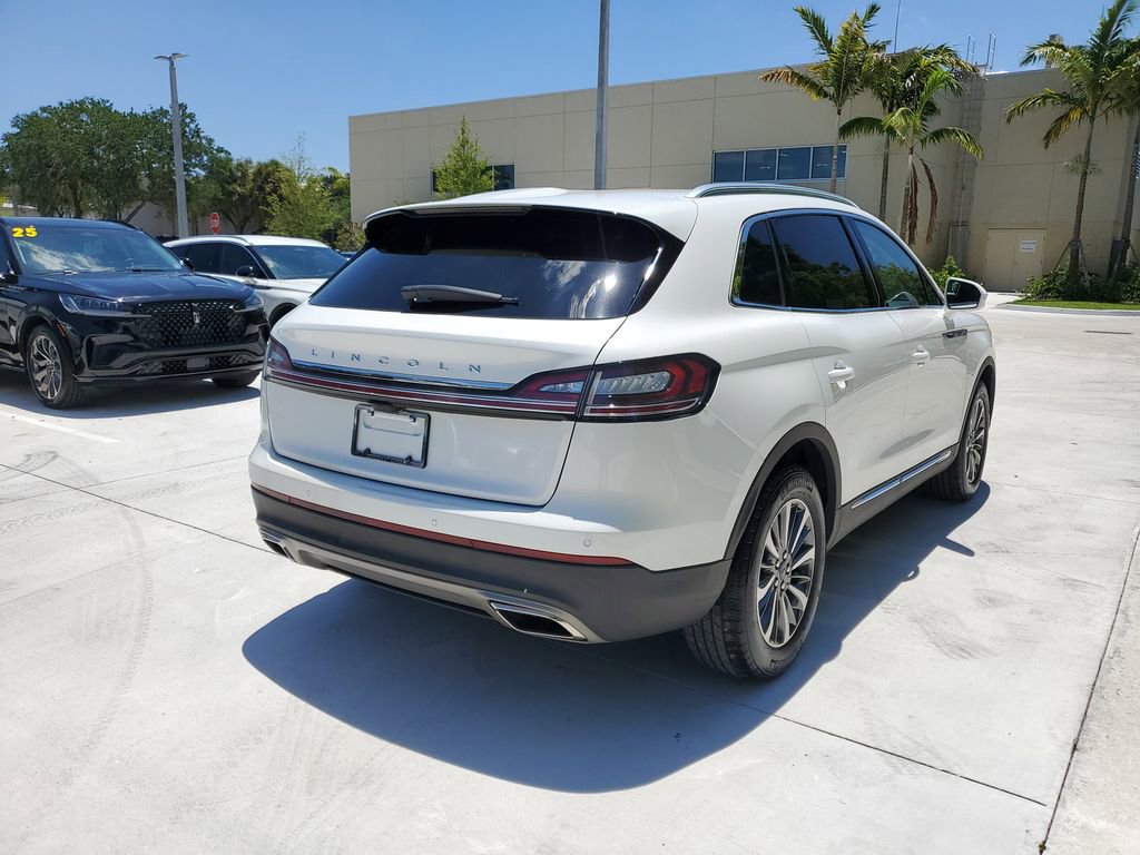 Used 2023 Lincoln Nautilus FWD w/ Premium Package image 4