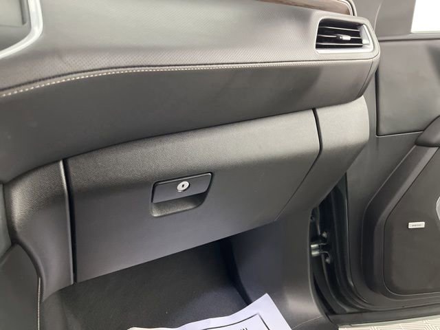Used 2023 Chevrolet Suburban Premier image 39