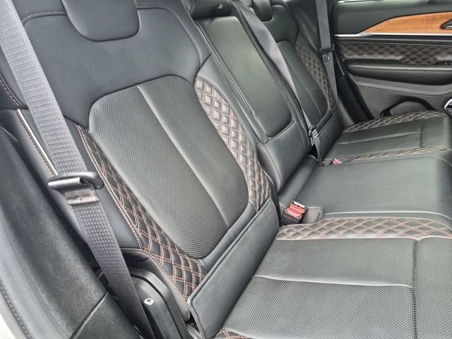 Used 2022 Jeep Grand Cherokee Summit AWD/4WD image 31