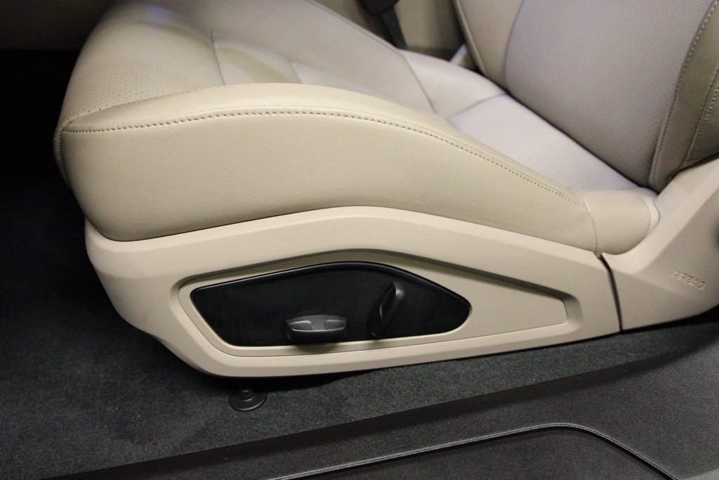 Used 2022 Porsche Taycan image 22