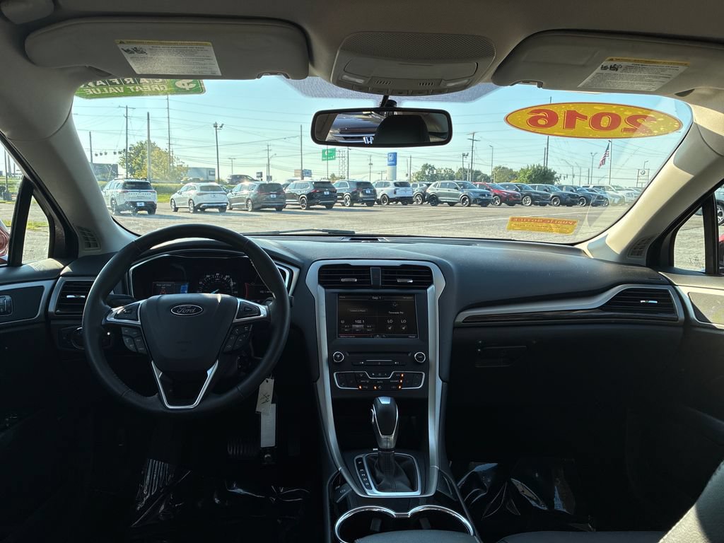 Used 2016 Ford Fusion SE w/ Equipment Group 202A FWD image 18