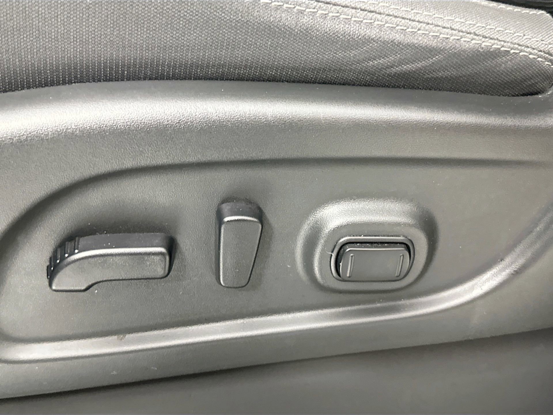 Used 2022 Nissan Titan SV w/ SV Convenience Package image 23