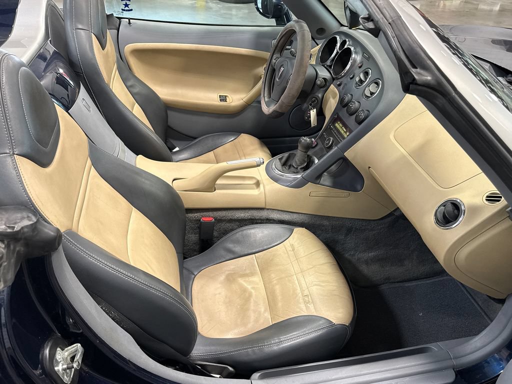 Used 2006 Pontiac Solstice Convertible w/ Premium Package RWD image 8