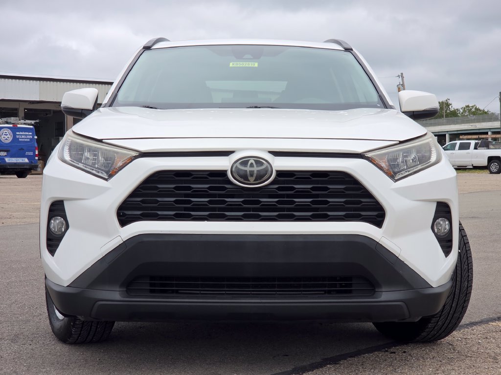 Used 2019 Toyota RAV4 XLE w/ Convenience Package FWD image 3