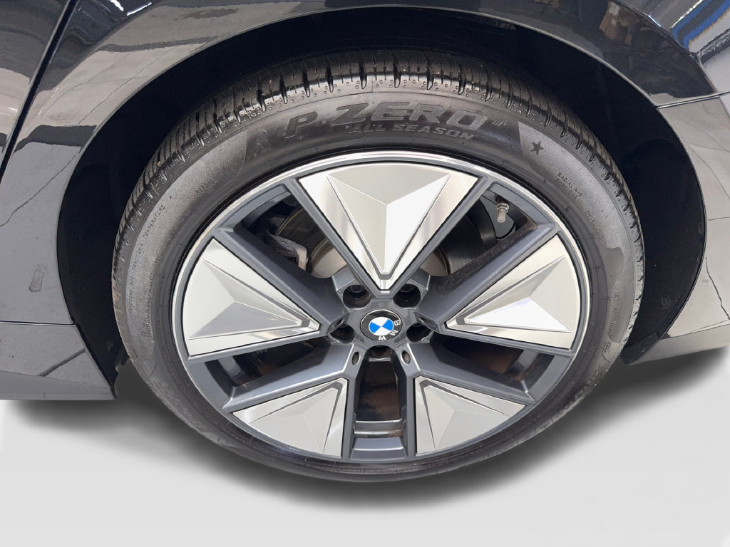 Used 2025 BMW i4 eDrive40 w/ Premium Package RWD image 89