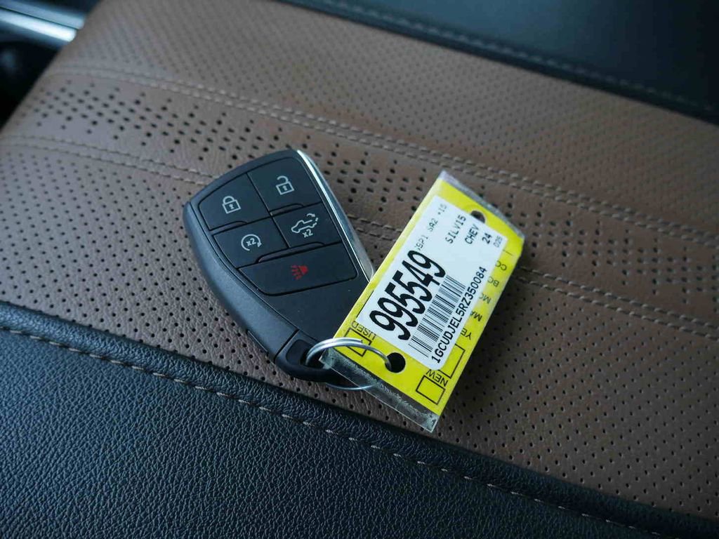 Used 2024 Chevrolet Silverado 1500 High Country w/ High Country Premium Package image 35