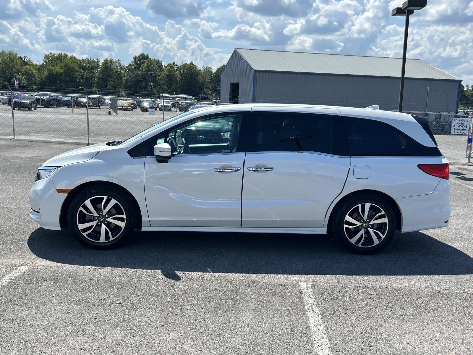 Used 2023 Honda Odyssey Touring image 7