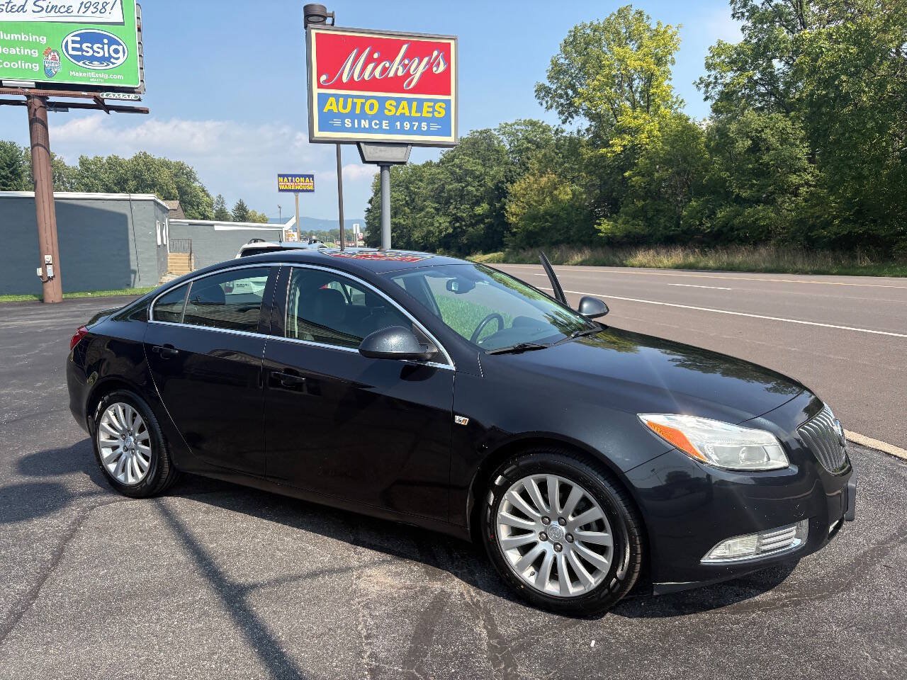 Used 2011 Buick Regal CXL w/ RL2 Preferred Equipment Group FWD image 1
