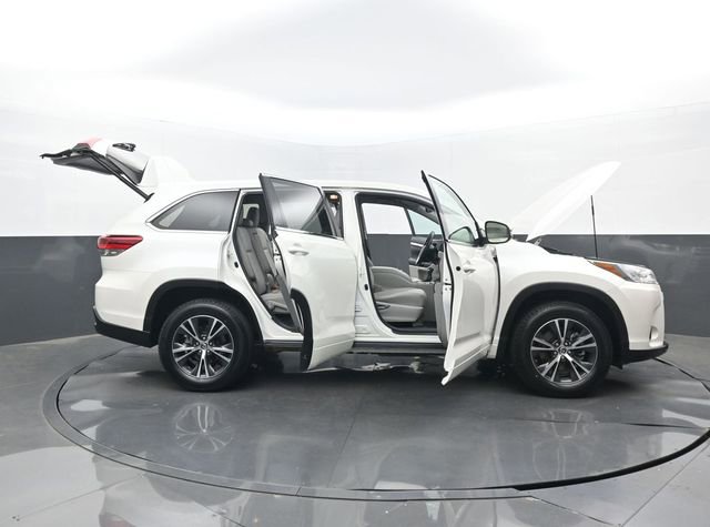 Used 2018 Toyota Highlander Plus FWD image 35