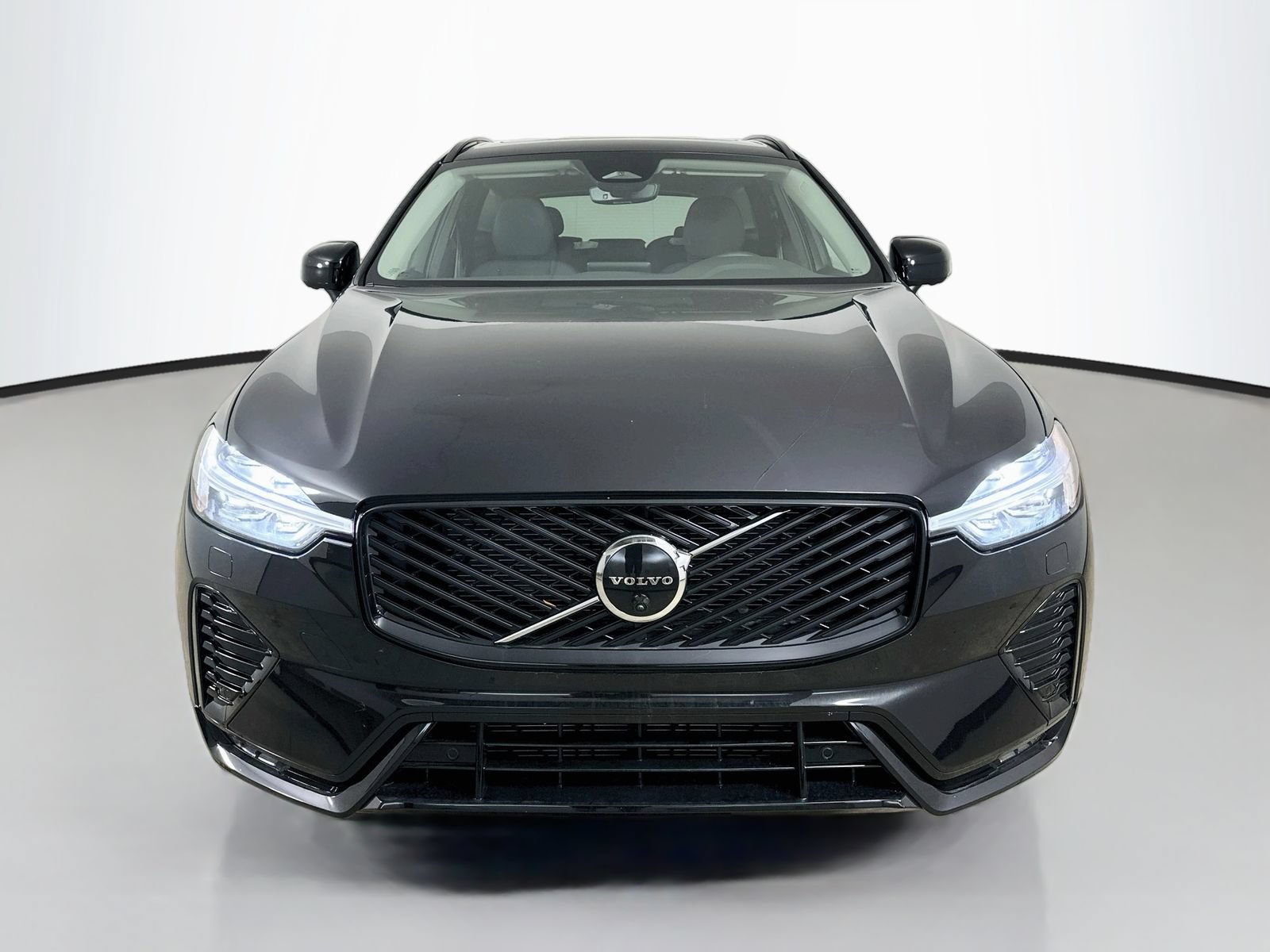 New 2026 Volvo XC60 B5 Plus w/ Protection Package Premier AWD/4WD image 2