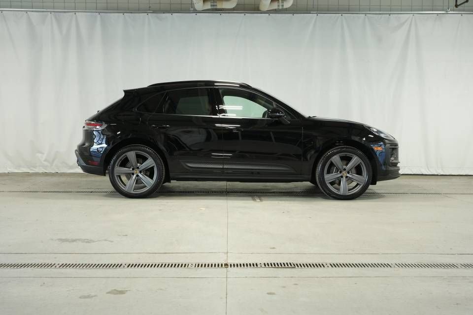 Certified 2026 Porsche Macan AWD/4WD image 8