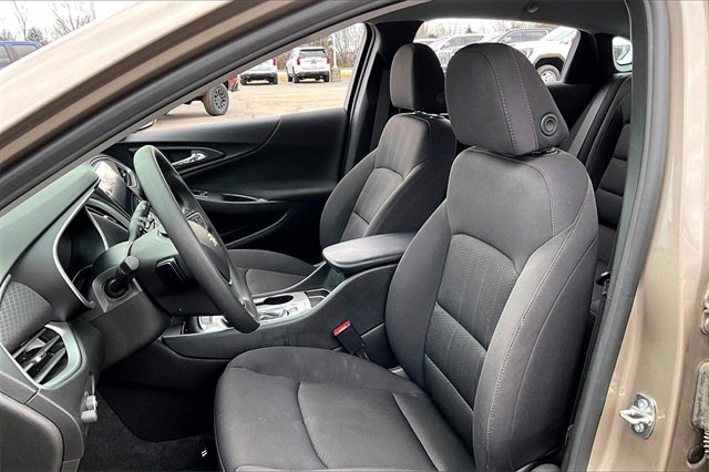 Used 2023 Chevrolet Malibu LS image 21