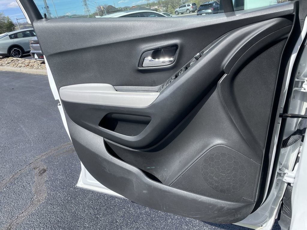 Used 2017 Chevrolet Trax LS image 17