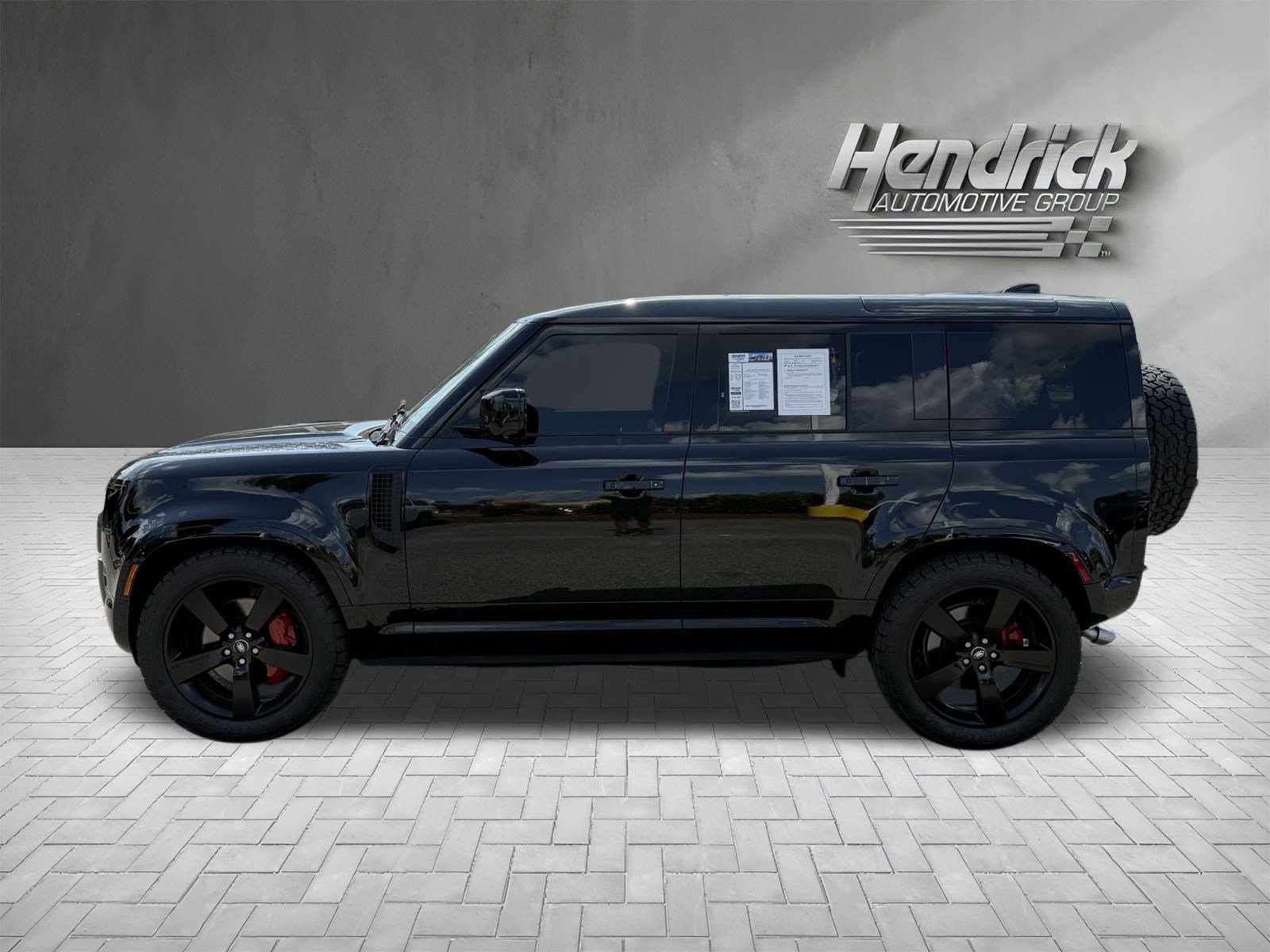 Used 2025 Land Rover Defender 110 V8 AWD/4WD image 7