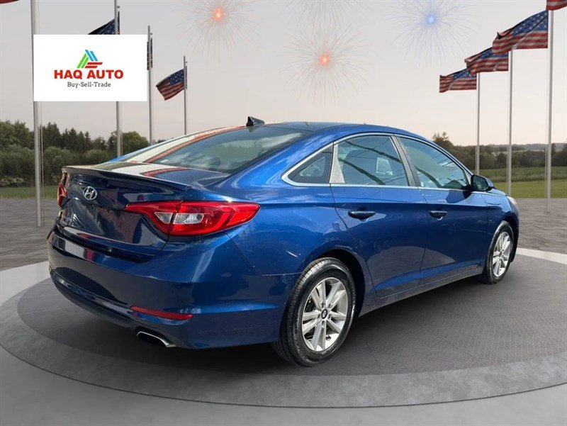 Used 2015 Hyundai Sonata SE w/ Option Group 02 FWD image 4