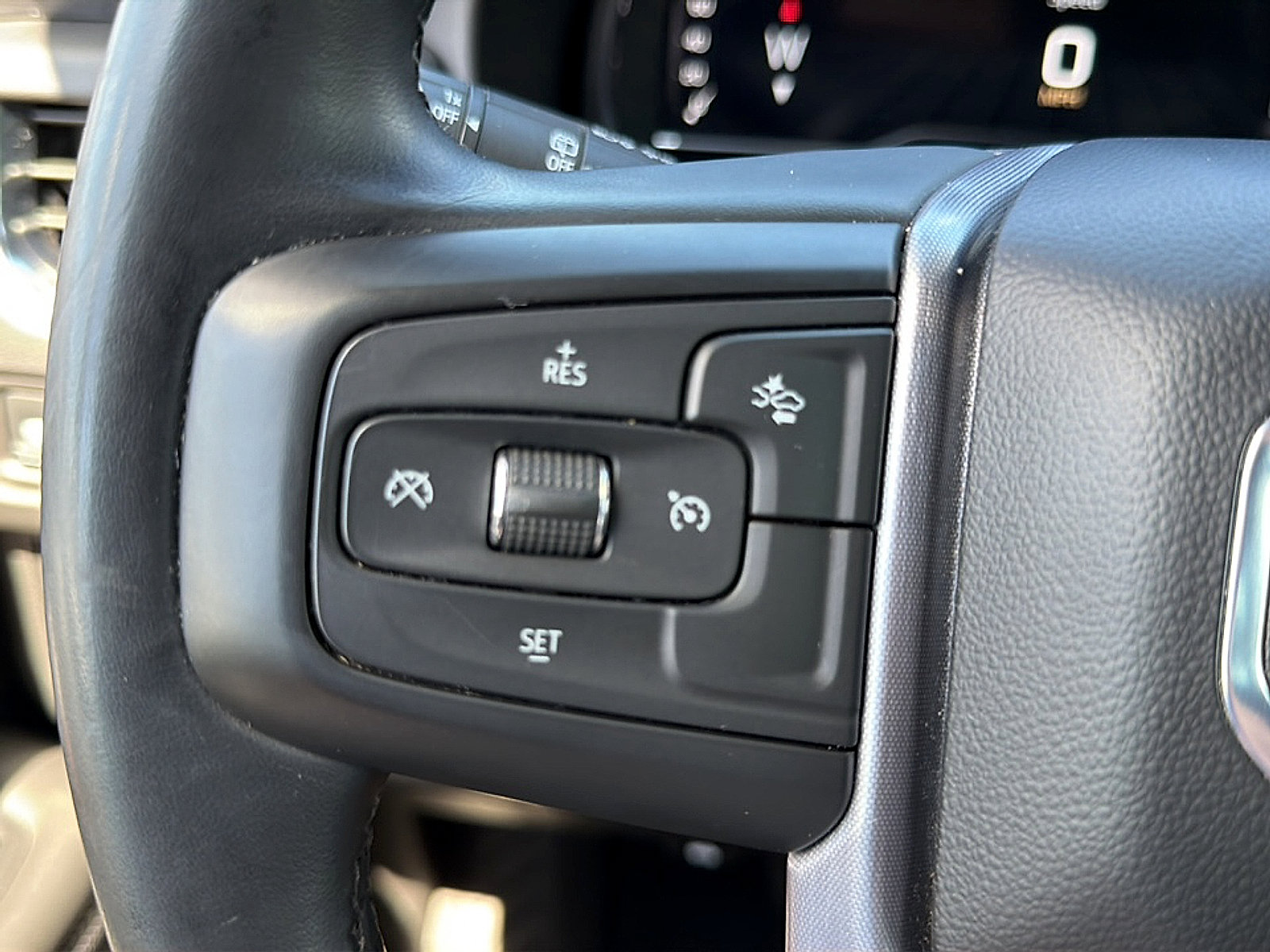 Used 2024 GMC Yukon SLT AWD/4WD image 23