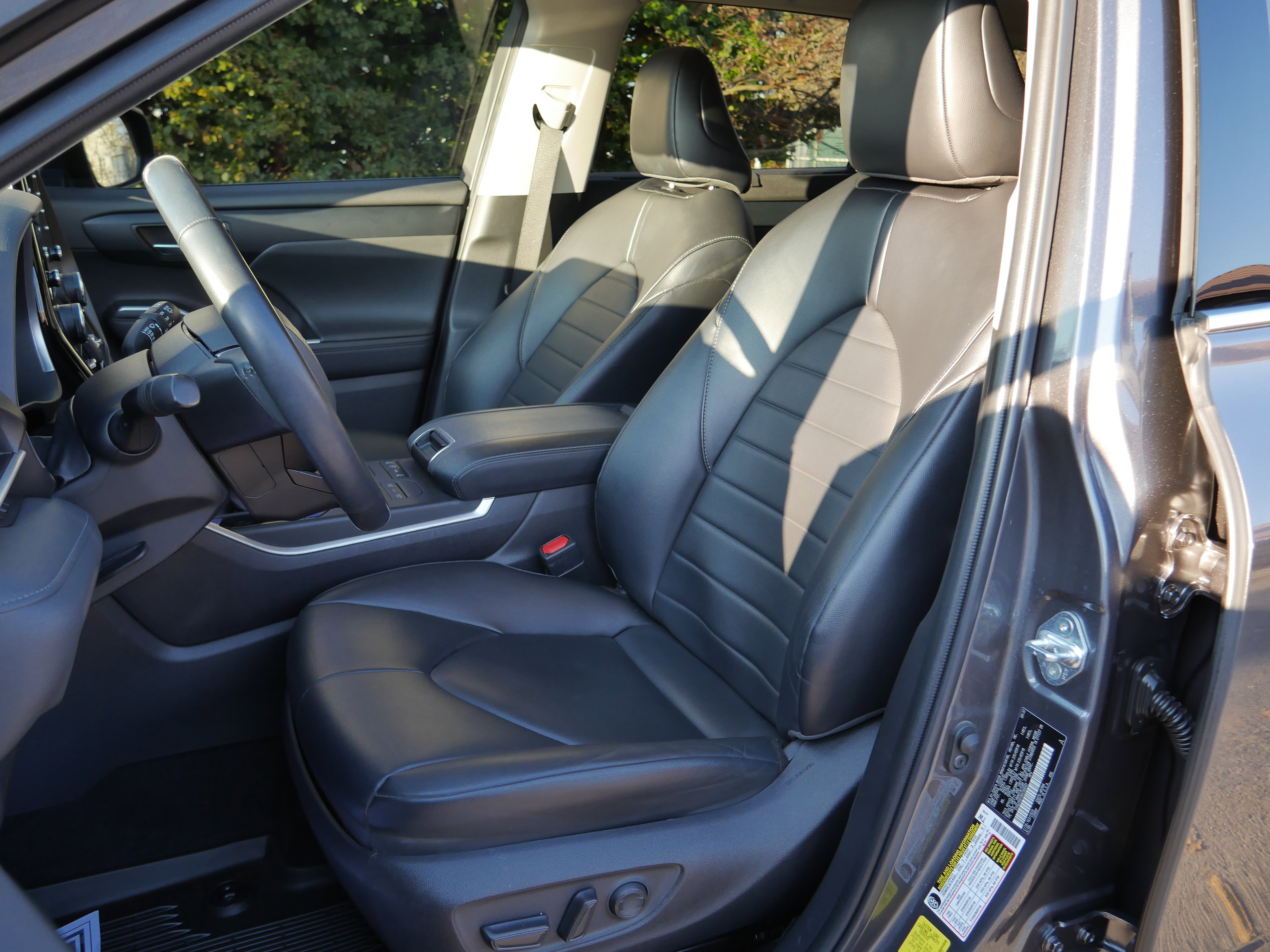 Used 2022 Toyota Highlander XLE image 36