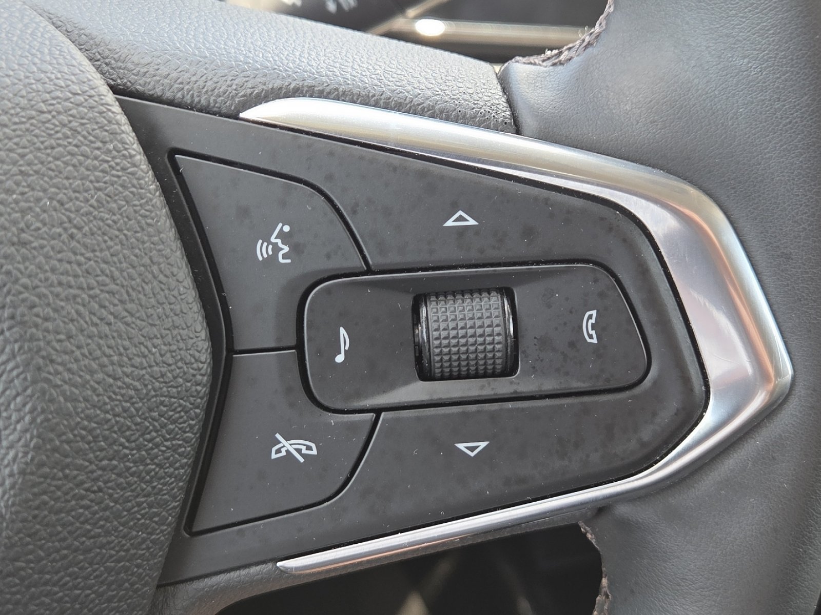 Used 2024 Chevrolet Trax ACTIV FWD image 30
