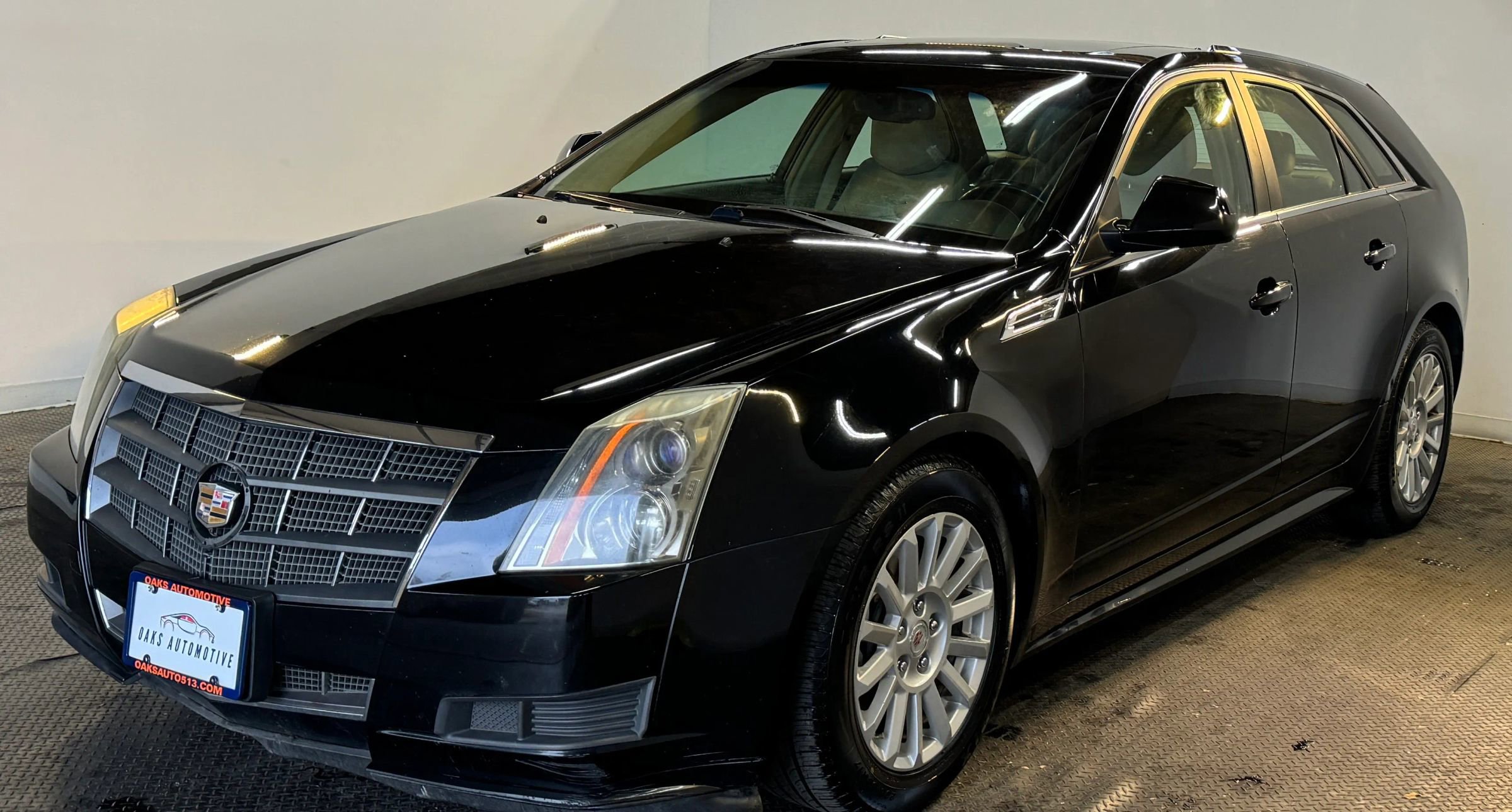 Used 2010 Cadillac CTS AWD Wagon image 4
