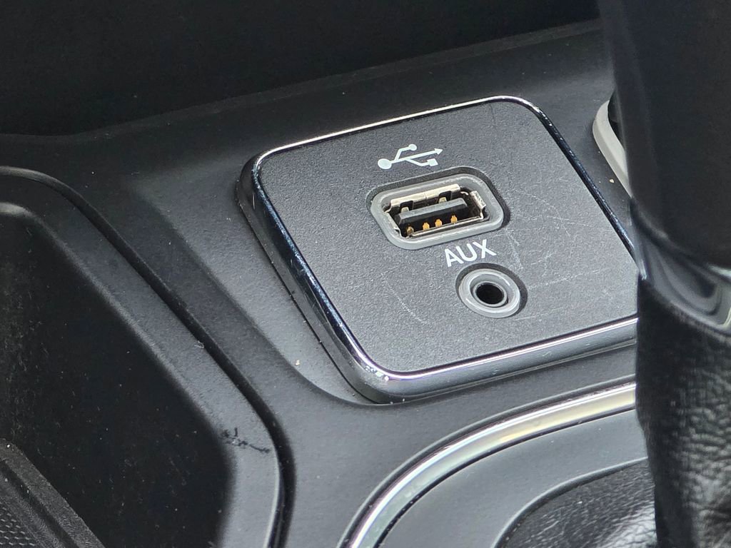 Used 2019 Jeep Cherokee Latitude Plus image 16