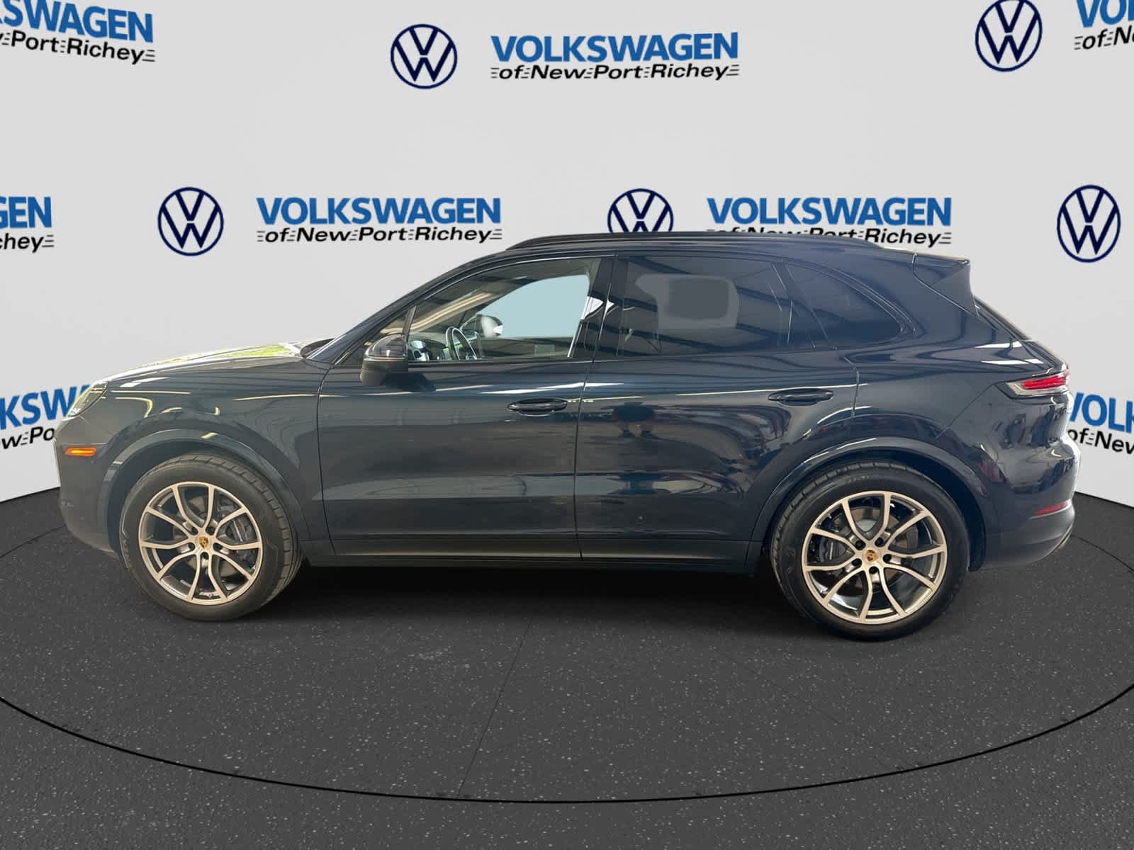 Used 2024 Porsche Cayenne AWD/4WD image 11