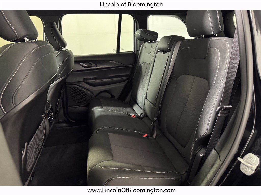 Used 2025 Jeep Grand Cherokee Laredo X w/ Luxury Tech Group I AWD/4WD image 11