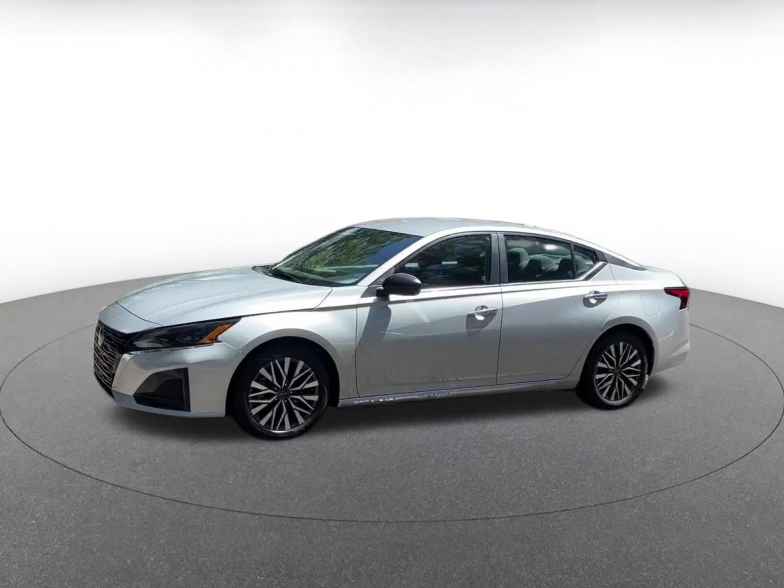 Used 2025 Nissan Altima 2.5 SV FWD image 8