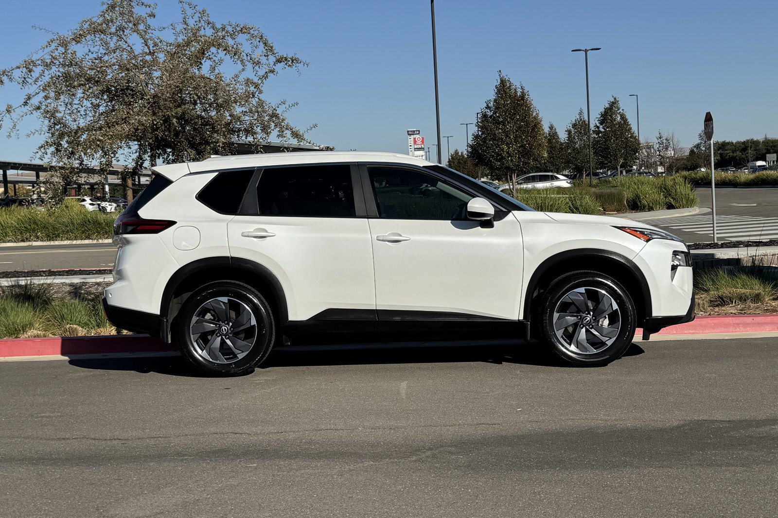 Certified 2024 Nissan Rogue SV w/ SV Premium Package FWD image 3