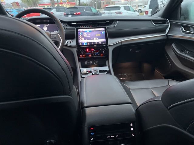 Used 2025 Jeep Grand Cherokee L Limited image 18