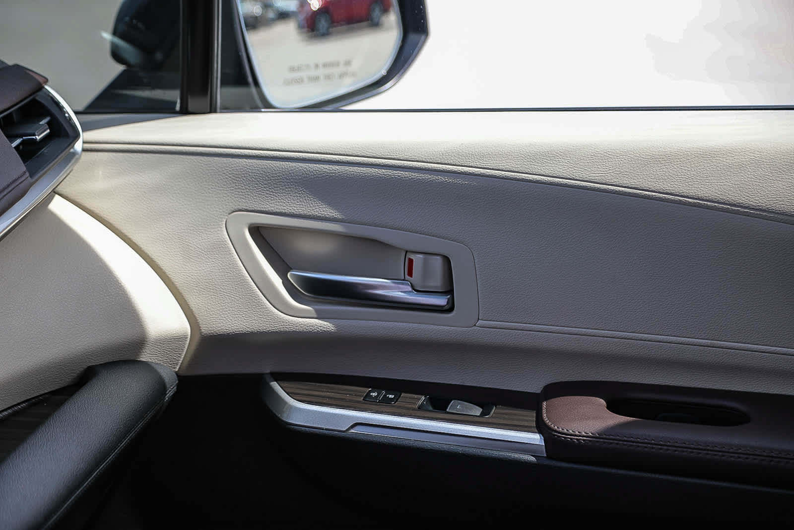 Used 2024 Toyota Sienna Platinum AWD/4WD image 22