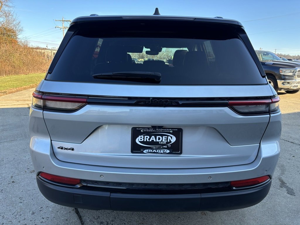 Used 2024 Jeep Grand Cherokee Altitude image 6