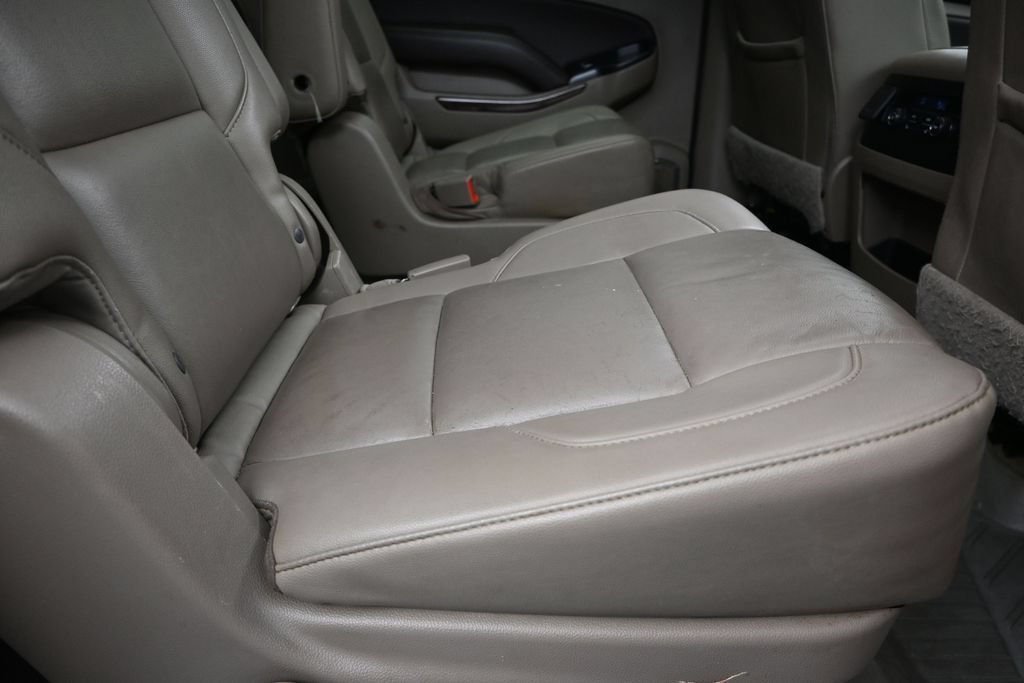 Used 2020 Chevrolet Suburban LT w/ Luxury Package RWD image 22