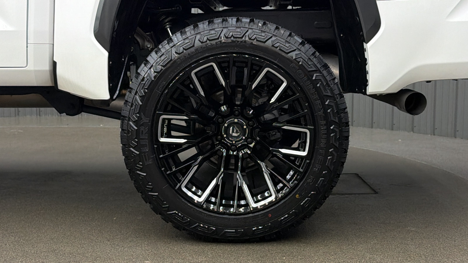 Used 2026 Toyota Tundra Limited AWD/4WD image 12