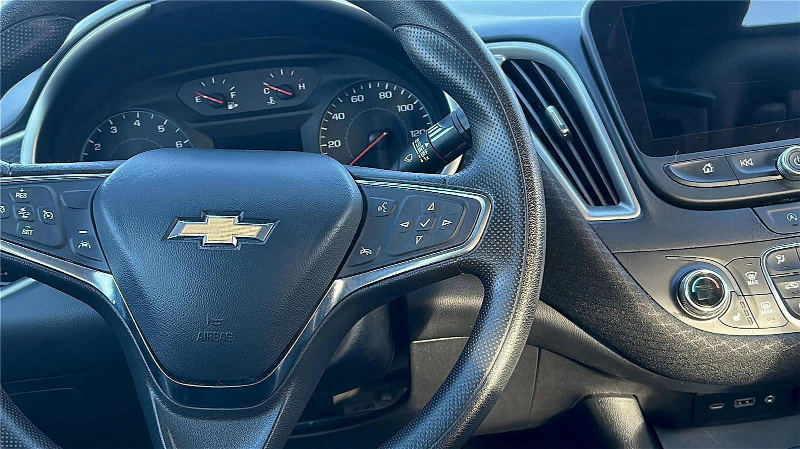 Used 2023 Chevrolet Malibu LT FWD image 9