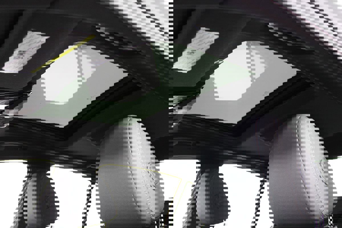 Used 2023 BMW 530e 530e w/ M Sport Package image 9