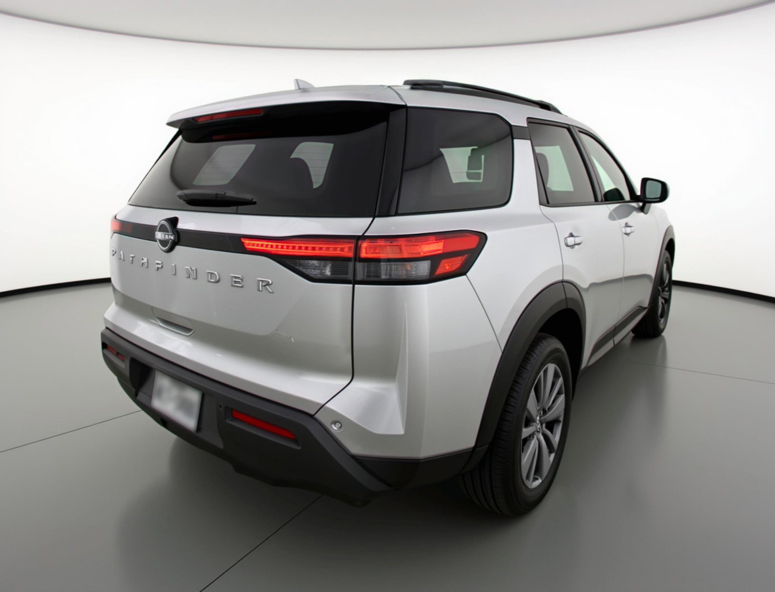 Used 2025 Nissan Pathfinder SV image 9