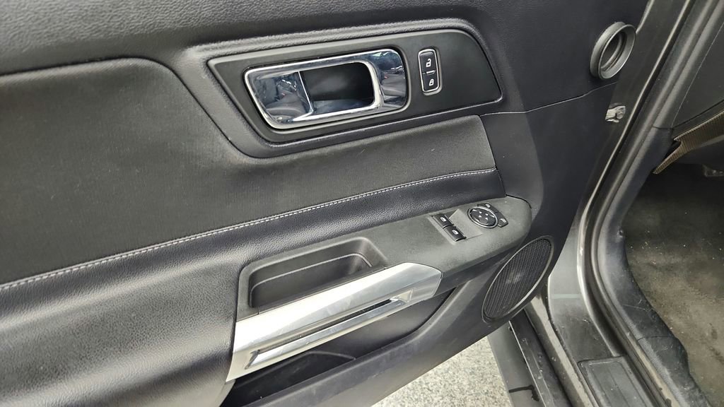 Used 2016 Ford Mustang GT RWD image 12