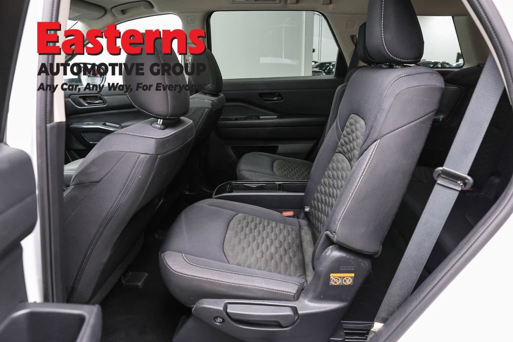Used 2024 Nissan Pathfinder SV w/ SV Premium Package AWD/4WD image 24