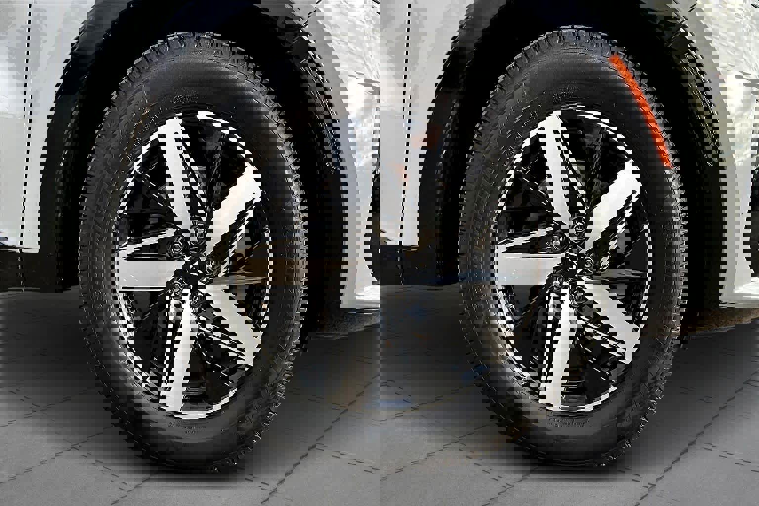 Used 2023 Kia Sorento EX w/ Panoramic Sunroof Package image 9