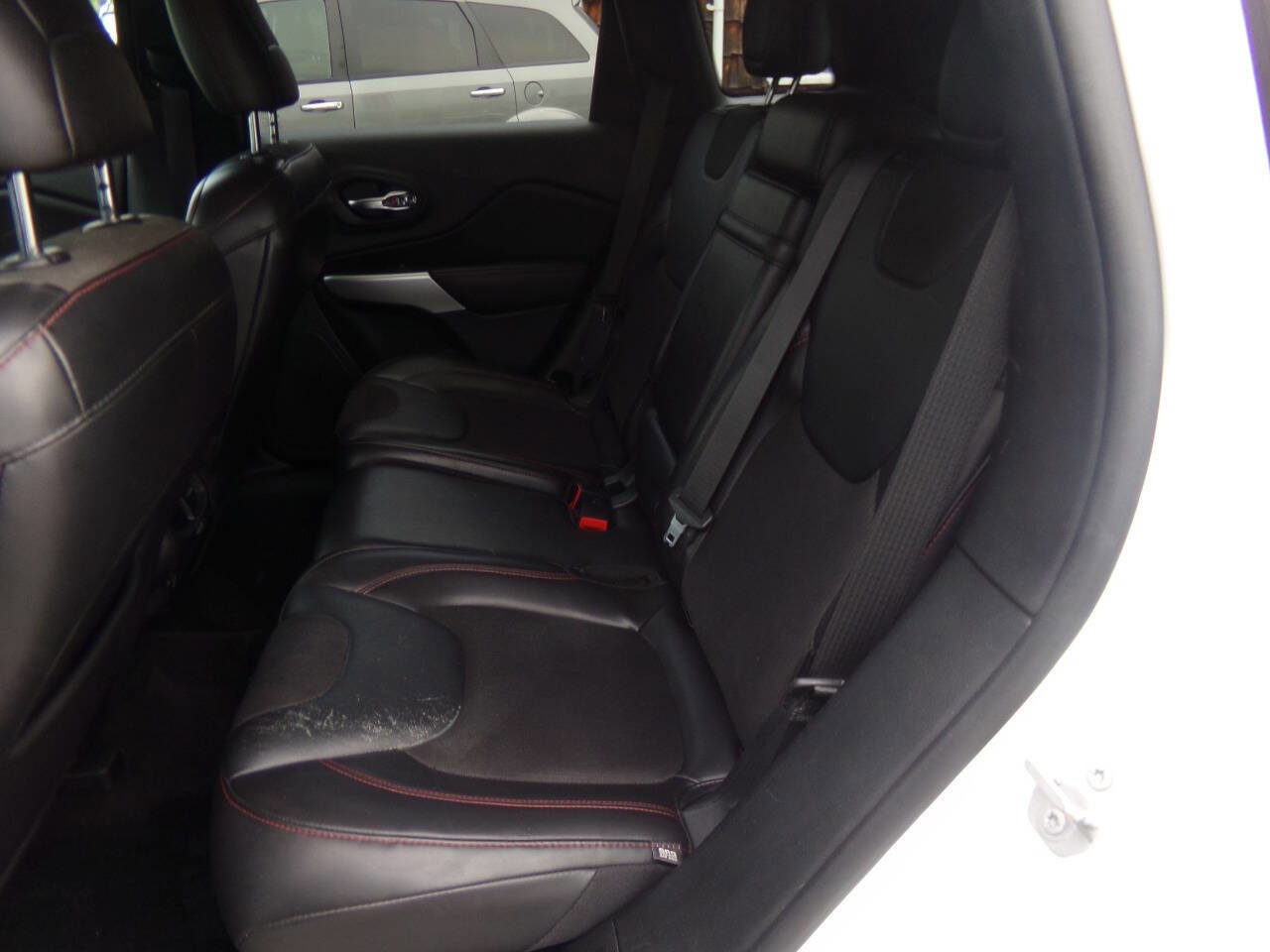 Used 2018 Jeep Cherokee Trailhawk w/ Cold Weather Group image 35